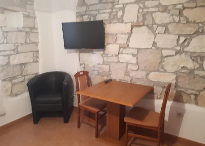 Lav Lägenhet Poreč